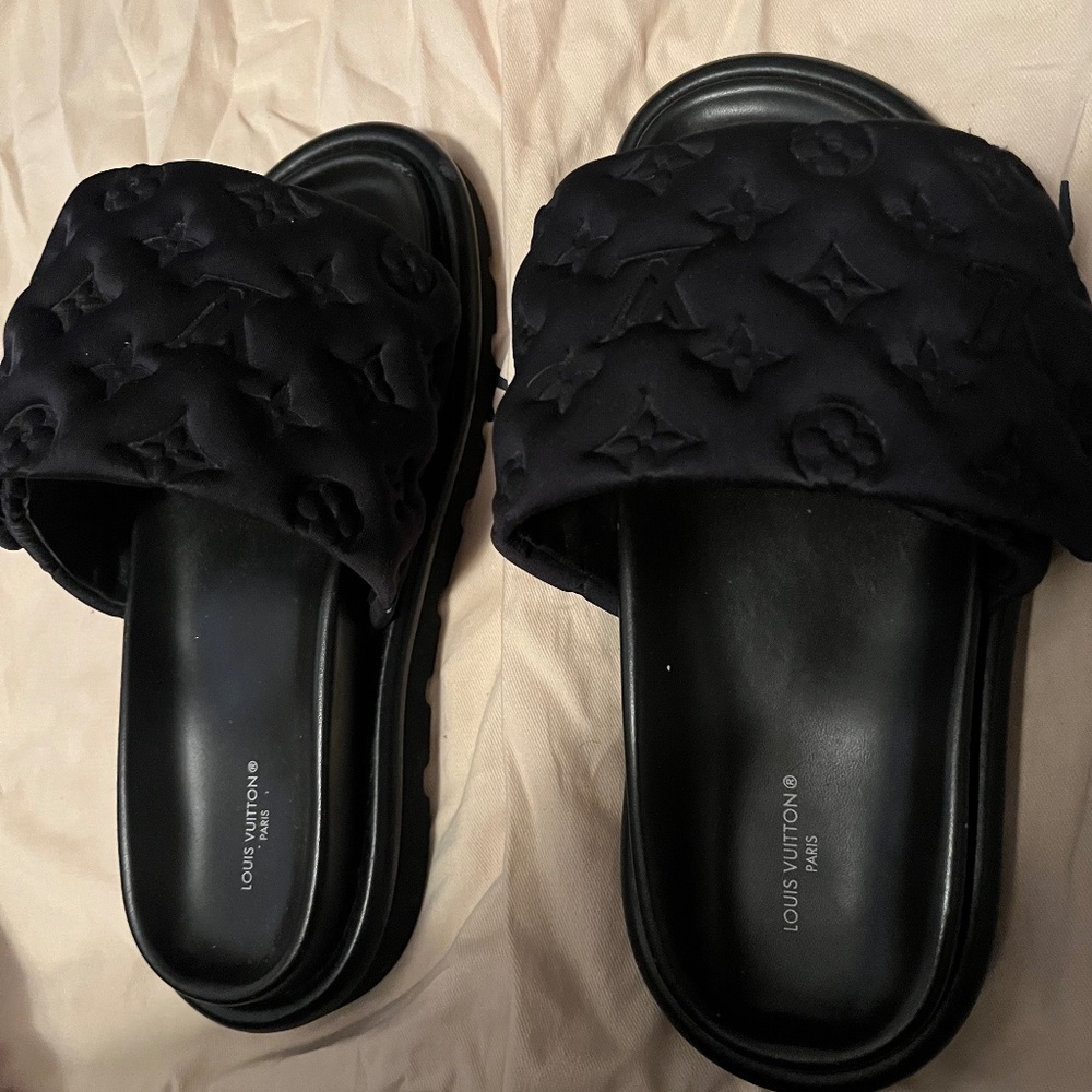 Louis Vuitton pool pillow comfort mule black size 39 (8.5)